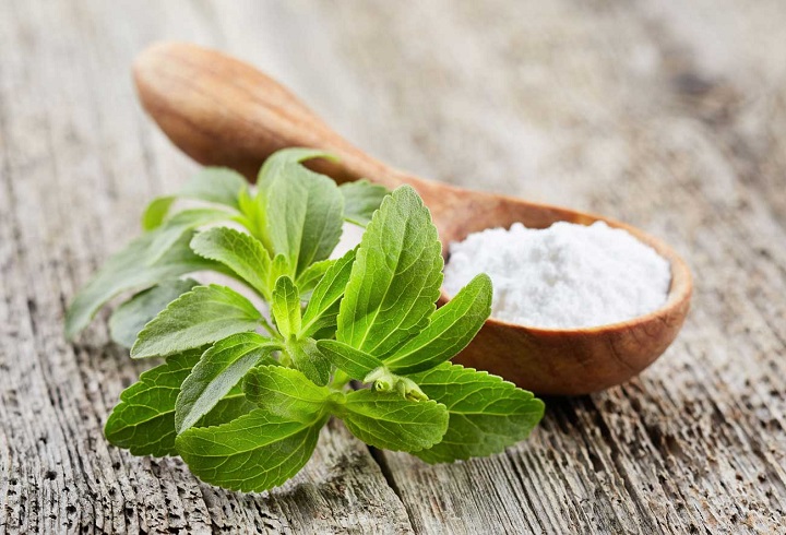 stevia sugar in wooden spoon