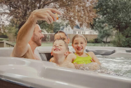 4-person-spa-family